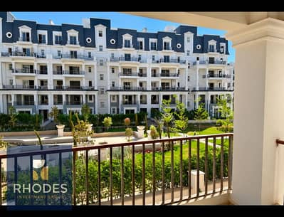 فلیٹ 3 غرف نوم للبيع في 6 اكتوبر، الجيزة - Elegant Courtyard View from Balcony. png