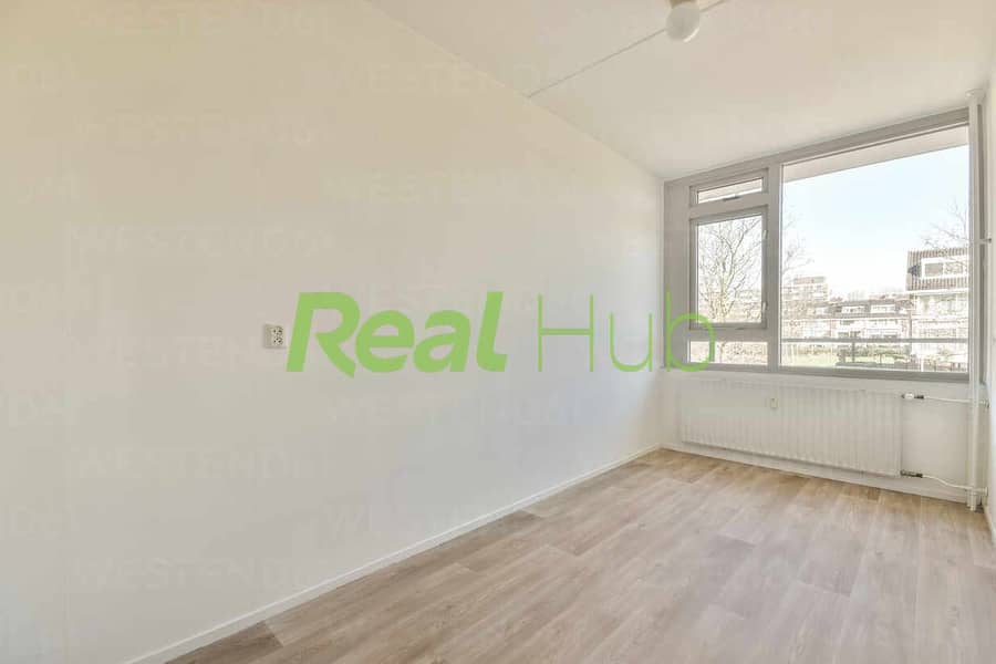 2 interior-of-light-empty-room-with-laminate-floor-and-window-in-residential-apartment-without-furniture-ADSF44302. jpg