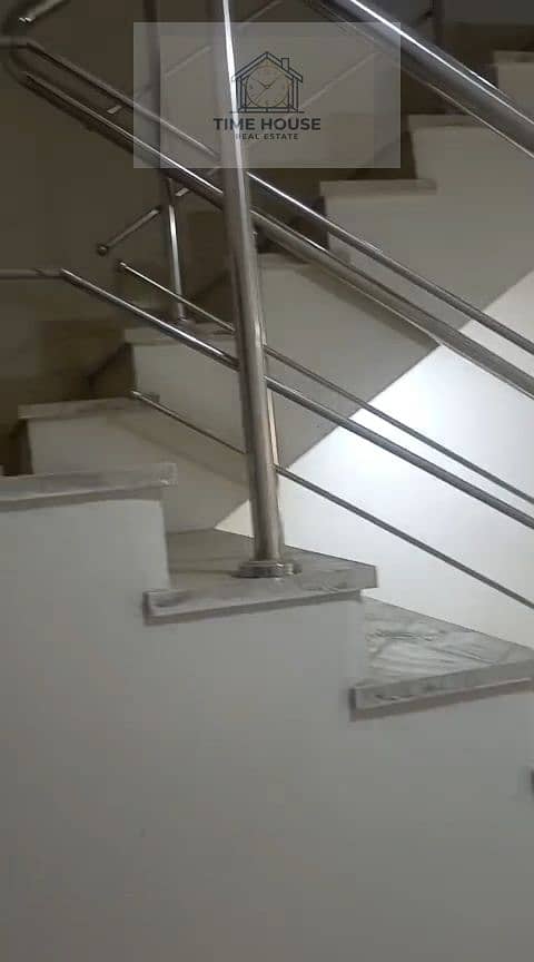3 66385. jpg