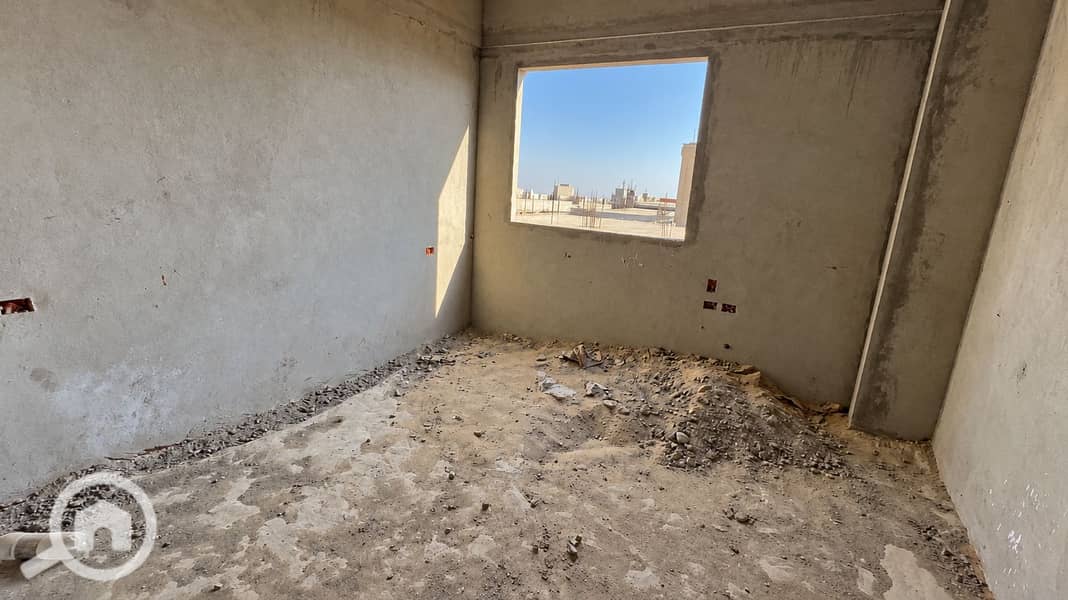 10 Naturally Lit Unfinished Room. png