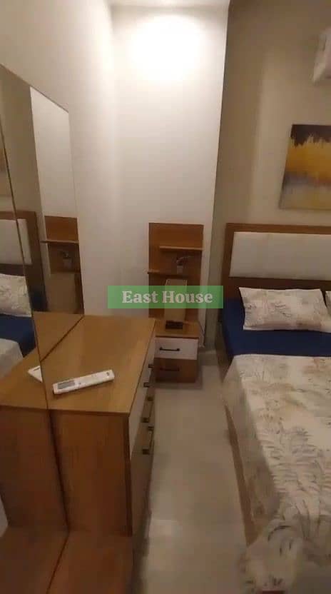 4 05_bedroom_closeup. jpg