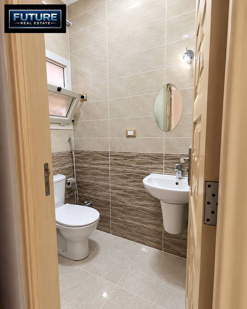10 Modern Beige Bathroom Interior. png