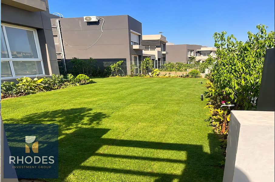 4 Sunny Modern Backyard Garden. png