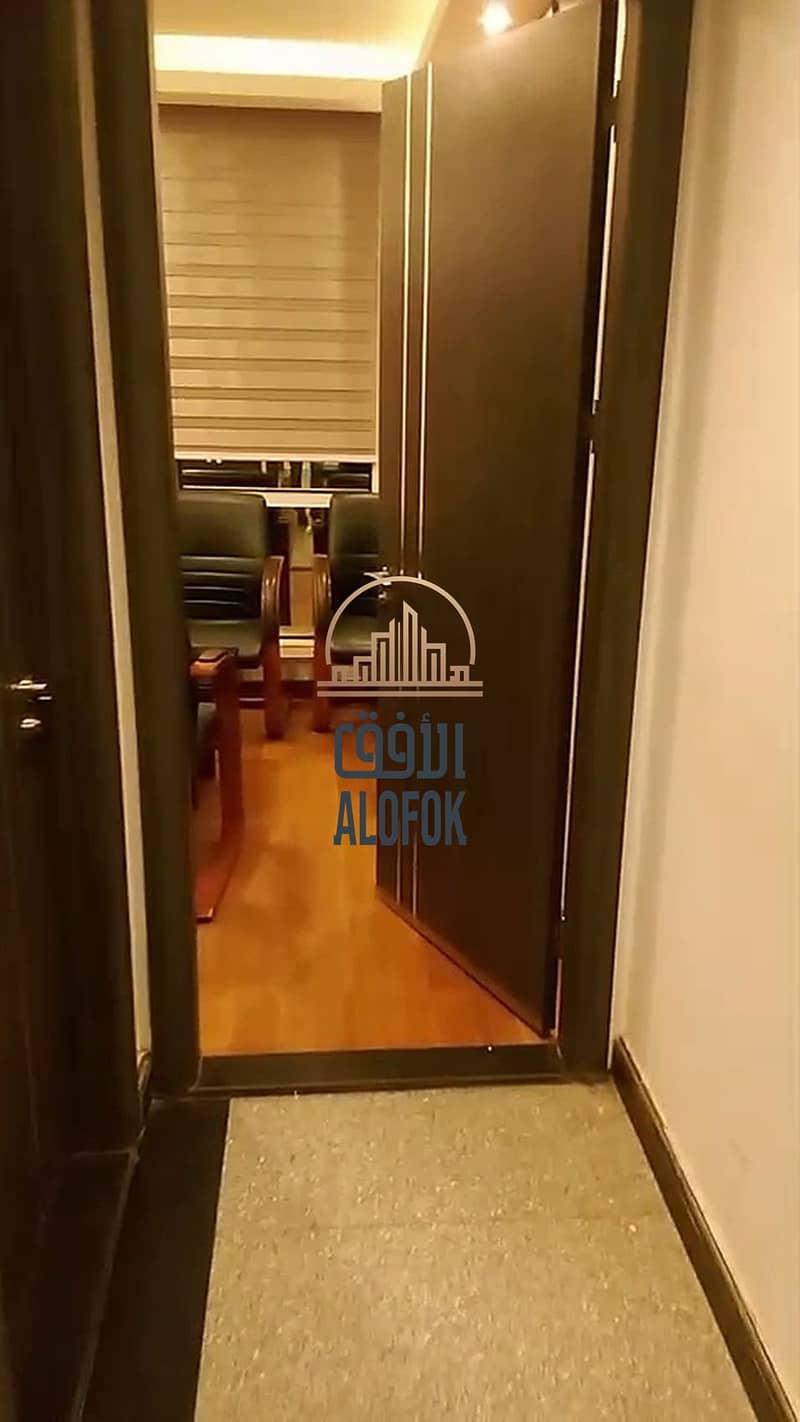 6 03_door_to_meeting_room. jpg