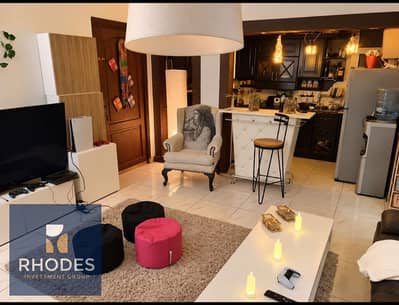 فلیٹ 2 غرفة نوم للبيع في الشيخ زايد، الجيزة - Cozy Modern Living Room and Kitchen. png