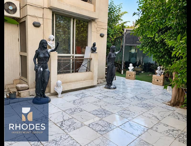 2 Classical Sculpture Courtyard in Daylight. png