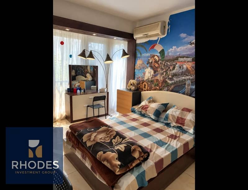 7 Cozy Travel-Inspired Bedroom Retreat. png