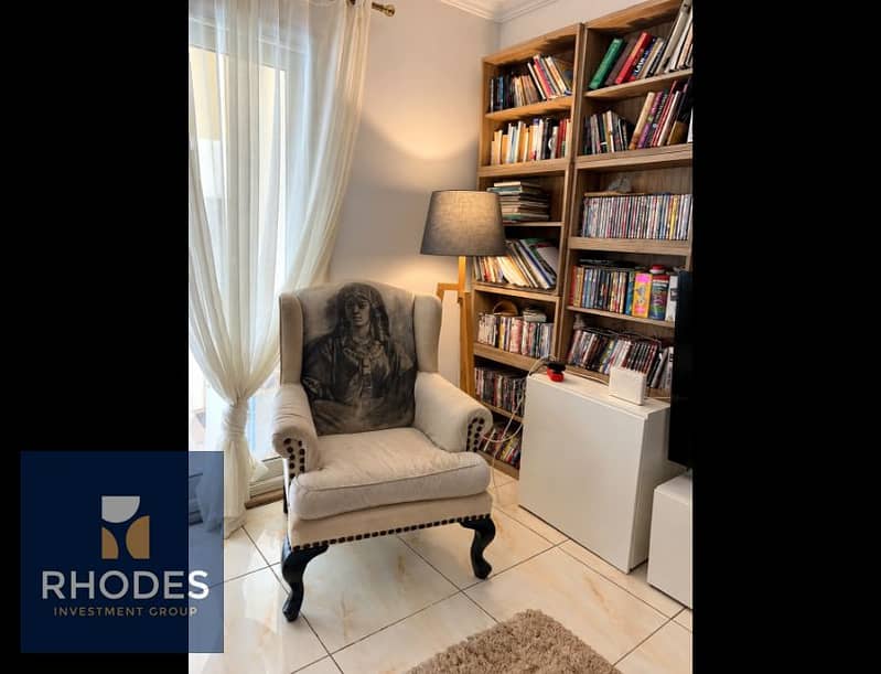 8 Cozy Vintage Reading Nook. png