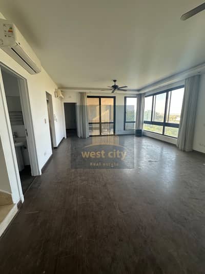 4 Bedroom Townhouse for Rent in Sheikh Zayed, Giza - IMG-20261022-WA0081. jpg 4 Bedroom Townhouse for Rent in Sheikh Zayed, Giza - IMG-20261022-WA0081. jpg