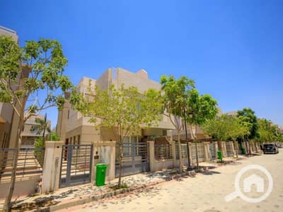 4 Bedroom Townhouse for Sale in Sheikh Zayed, Giza - {9833BA99-FA22-4381-9599-55E788A33607}_800x600. jpg 4 Bedroom Townhouse for Sale in Sheikh Zayed, Giza - {9833BA99-FA22-4381-9599-55E788A33607}_800x600. jpg