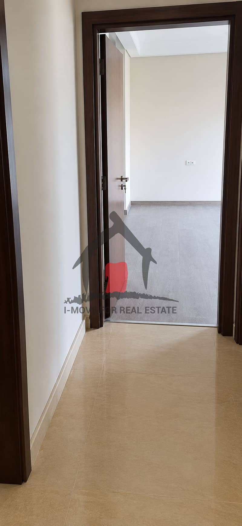 10 Minimalist Hallway to Bright Room. png