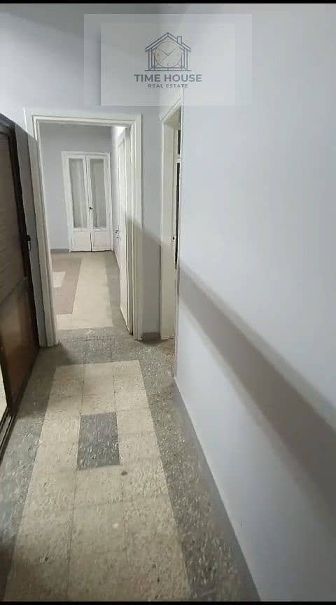 28 69902. jpg