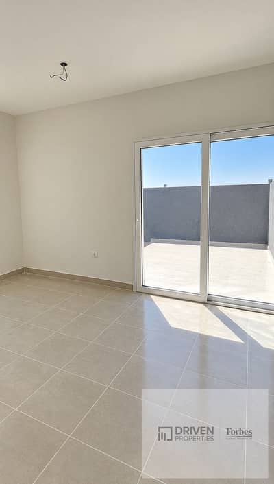 3 Bedroom Penthouse for Sale in 6th of October, Giza - Sunlit Minimalist Room and Terrace. png