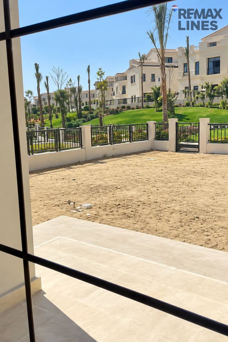 6 Window Framing a Sunny Villa Community. png