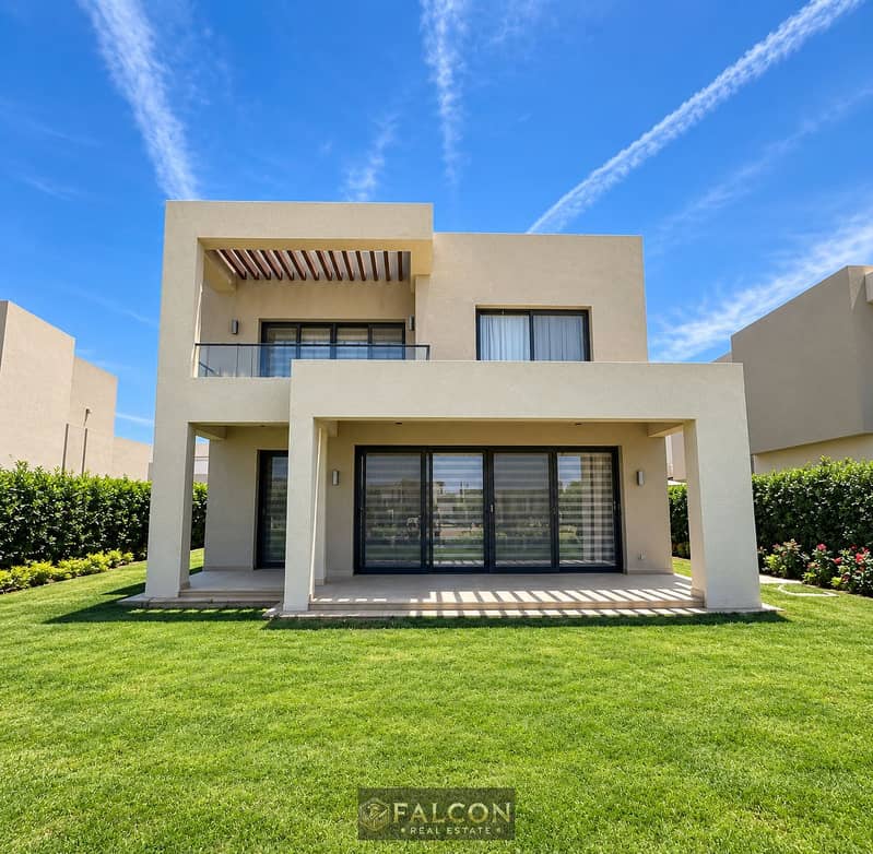 5 Modern Villa Under Contrails. png