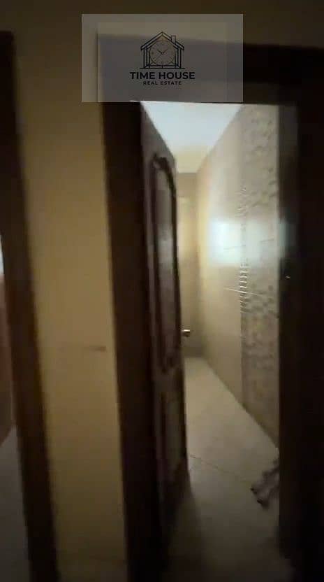 38 70104. jpg