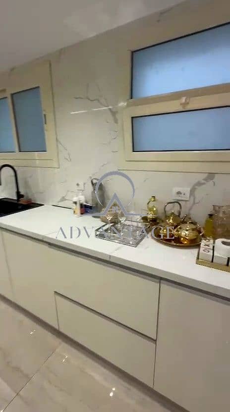7 kitchen_wide. jpg