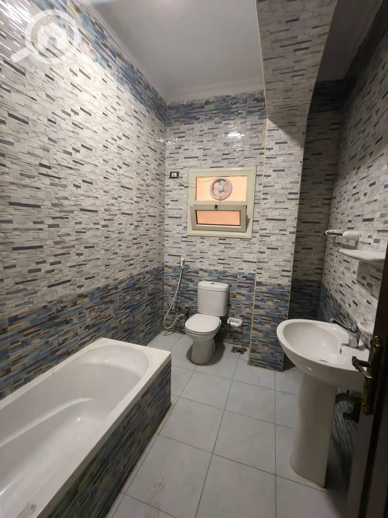 7 1000222090. jpg