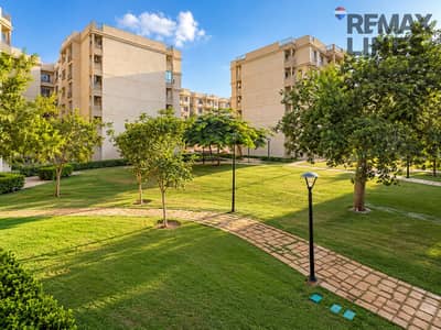 3 Bedroom Flat for Sale in Madinaty, Cairo - فناء سكني مشمس بين المباني. png
