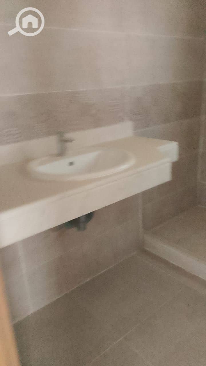 9 1000496840. jpg