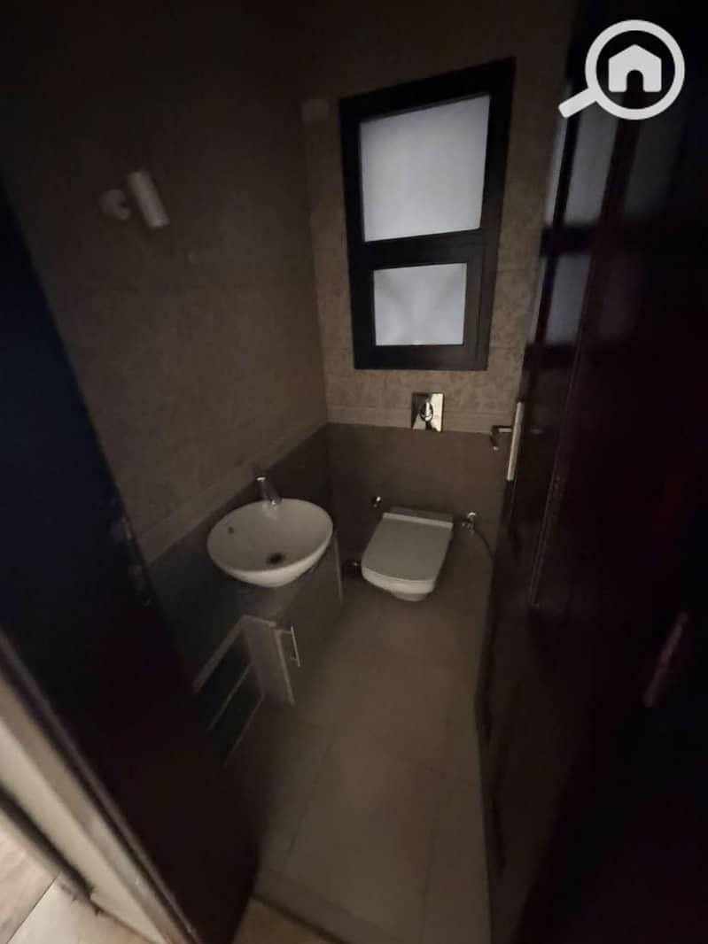 7 1000819335. jpg