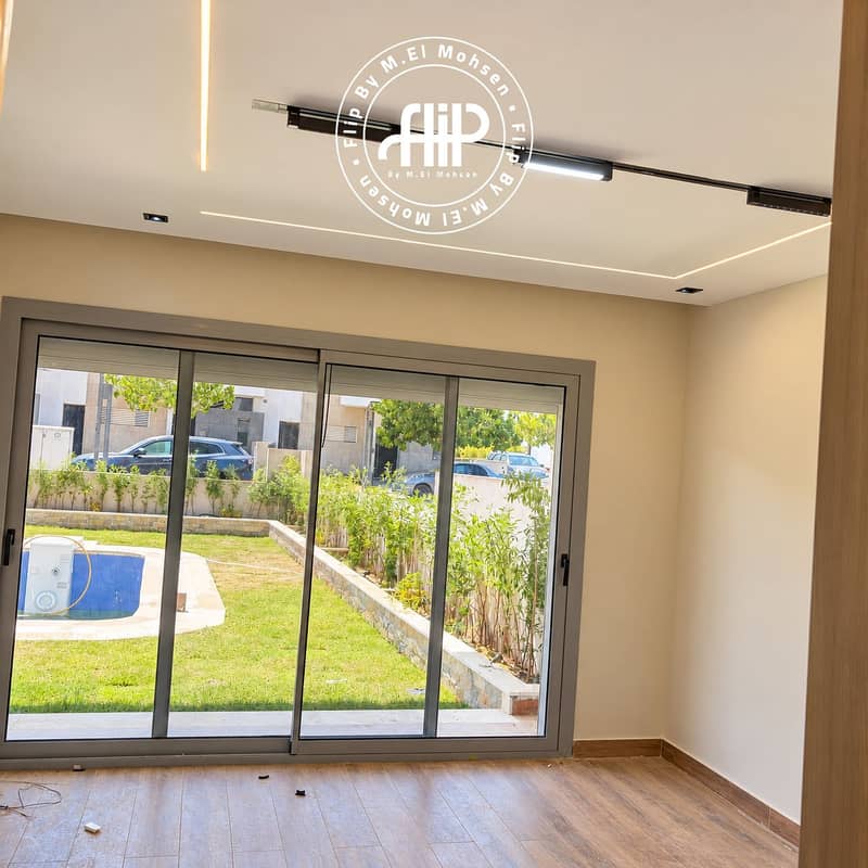 2 Modern Interior with Garden View. png