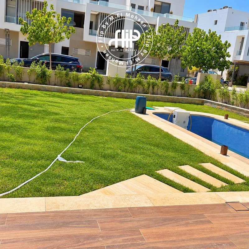 4 Sunny Modern Backyard Poolscape. png