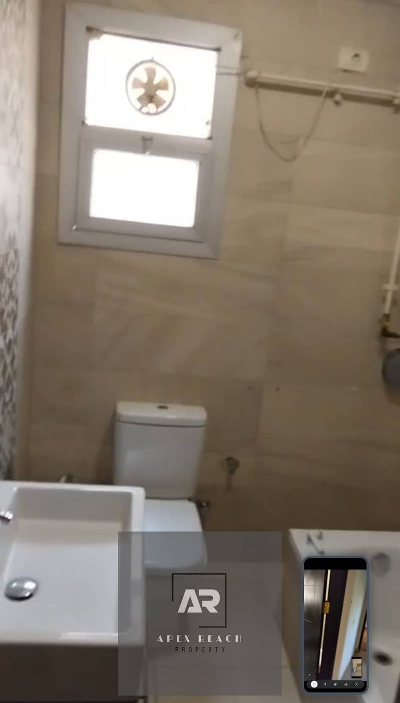 8 1002921605. jpg