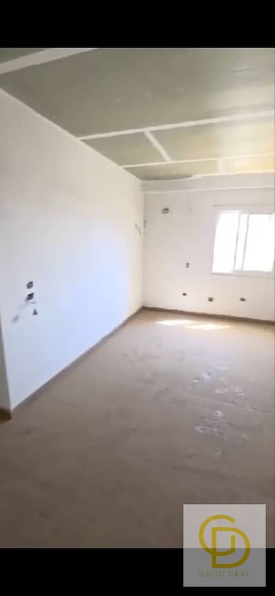 3 Bedroom Roof for Sale in Shorouk City, Cairo - photo_2026-10-28_00-08-43. jpg