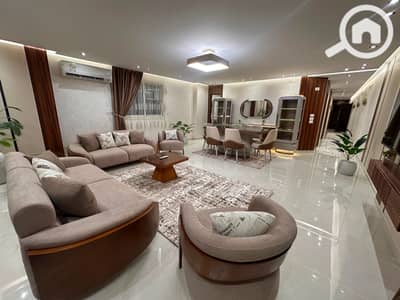3 Bedroom Flat for Rent in Mohandessin, Giza - IMG-20260714-WA0050. jpg 3 Bedroom Flat for Rent in Mohandessin, Giza - IMG-20260714-WA0050. jpg