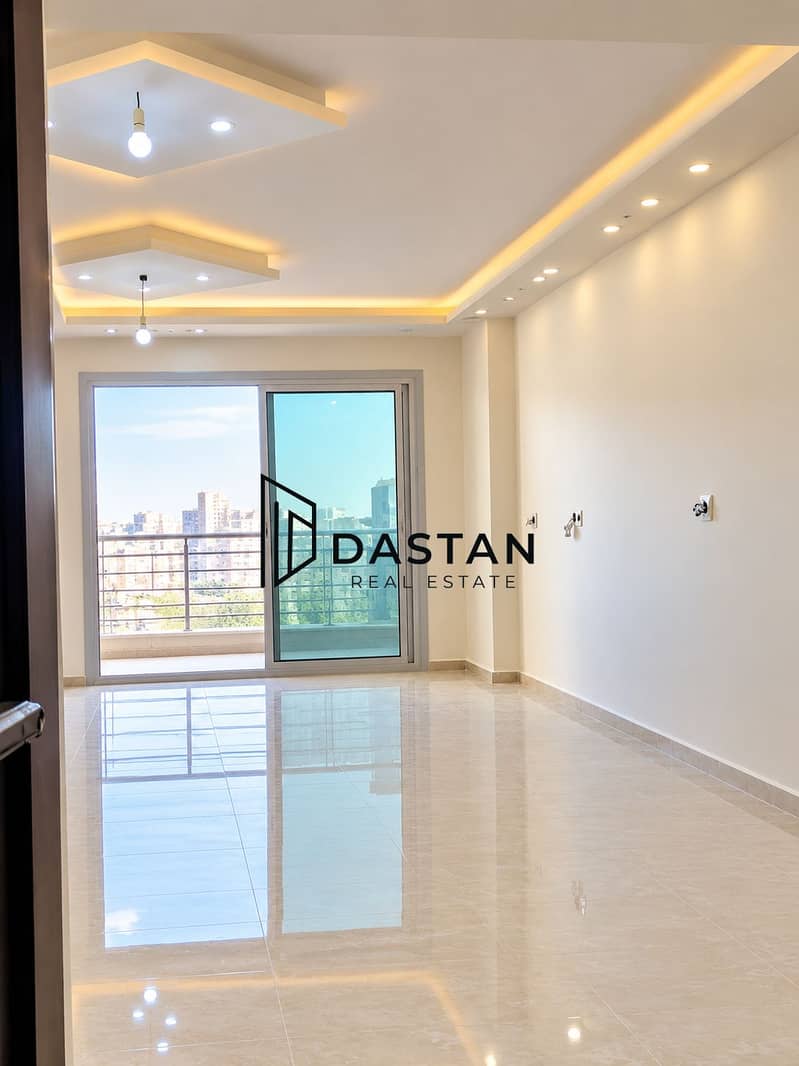 2 Bright Empty Modern Apartment Room (1). png