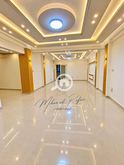 مکتب للايجار في العصافرة، الإسكندرية - Modern Hall with Warm Cove Lighting. png مکتب للايجار في العصافرة، الإسكندرية - Modern Hall with Warm Cove Lighting. png