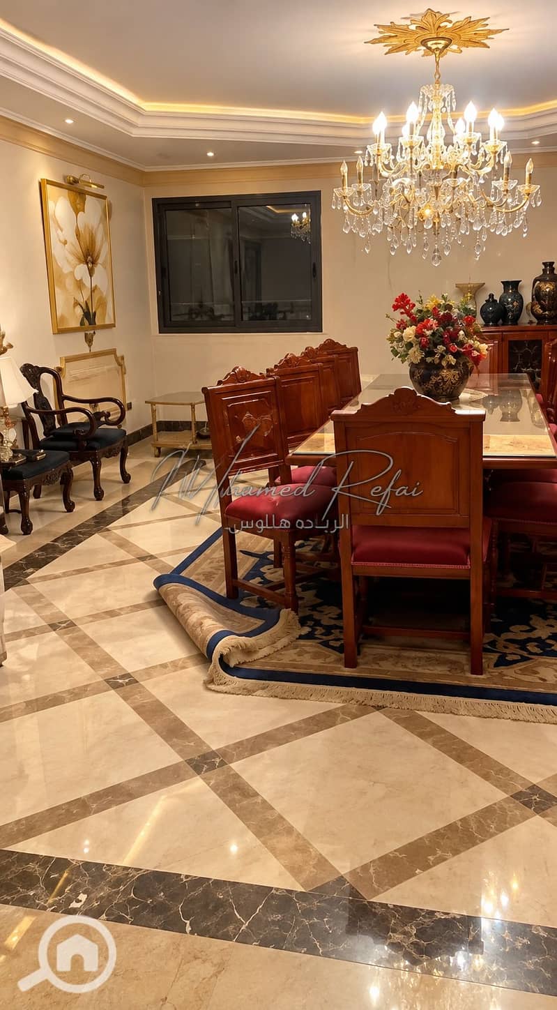 3 Luxurious Classic Dining Room Interior. png