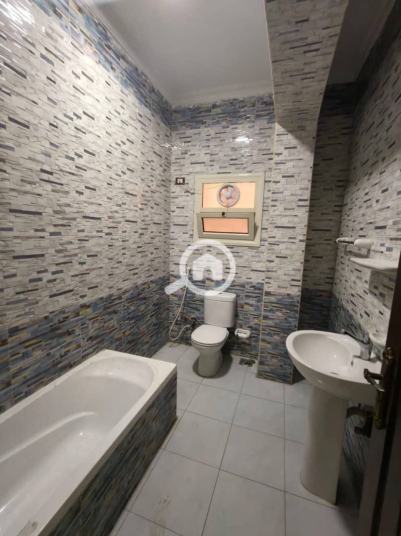 8 1000222090. jpg