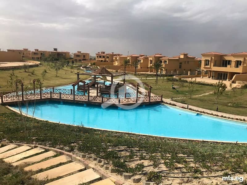 فيلا مميزة 780متر و حديقه بيع تصميم خاص جاهزة علي الاستلام نصف تشطيب في رويال ميدوز الشيخ زايد فيلا مميزة 780متر و حديقه بيع تصميم خاص جاهزة علي الاستلام نصف تشطيب في رويال ميدوز الشيخ زايد