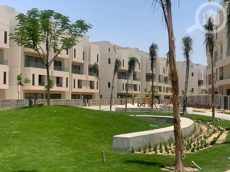 شقة للبيع في مدينة الشروق كمبوند البروج بدون مقدم وقسط علي 7سنين فيو مفتوح